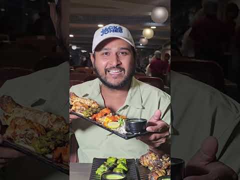 Free గా బిర్యానీ ఇస్తున్నారు 😳  #foodvlogs #foodie #food #streetfood #telugufood #youtubeshorts