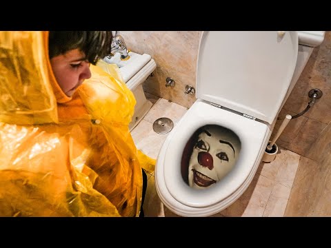 EL PAYASO ASESINO DE @AlejoIgoa APARECE EN EL BAÑO !!
