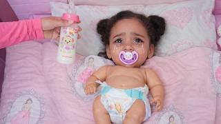 ELLE PLEURAIT SANS TÊTE… JUSQU’À CE QUE MAMAN APPORTE DES BONBONS 😳🍬