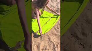 Smart Girl Turns a Beach Towel Into a Fashionable Outfit! 🏖️👚#clothing #summerfashion #beachvibes