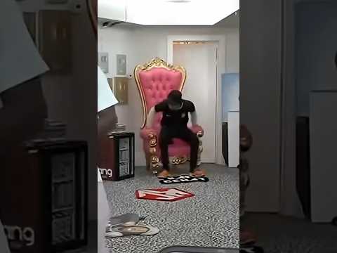3 Times the Nicki Minaj Chair Was Disrespected!