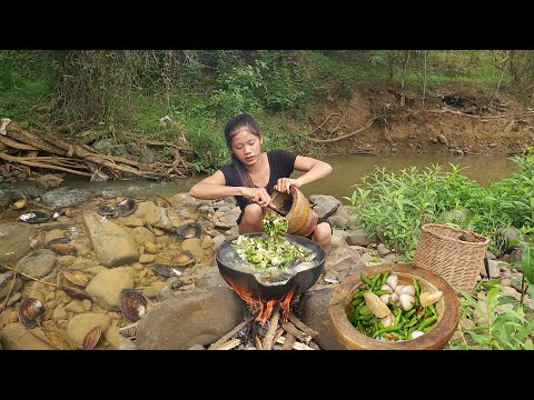 Survival in the rainforest, Catch and cook, Shells soup with hot chili so Delicious food for dinner
