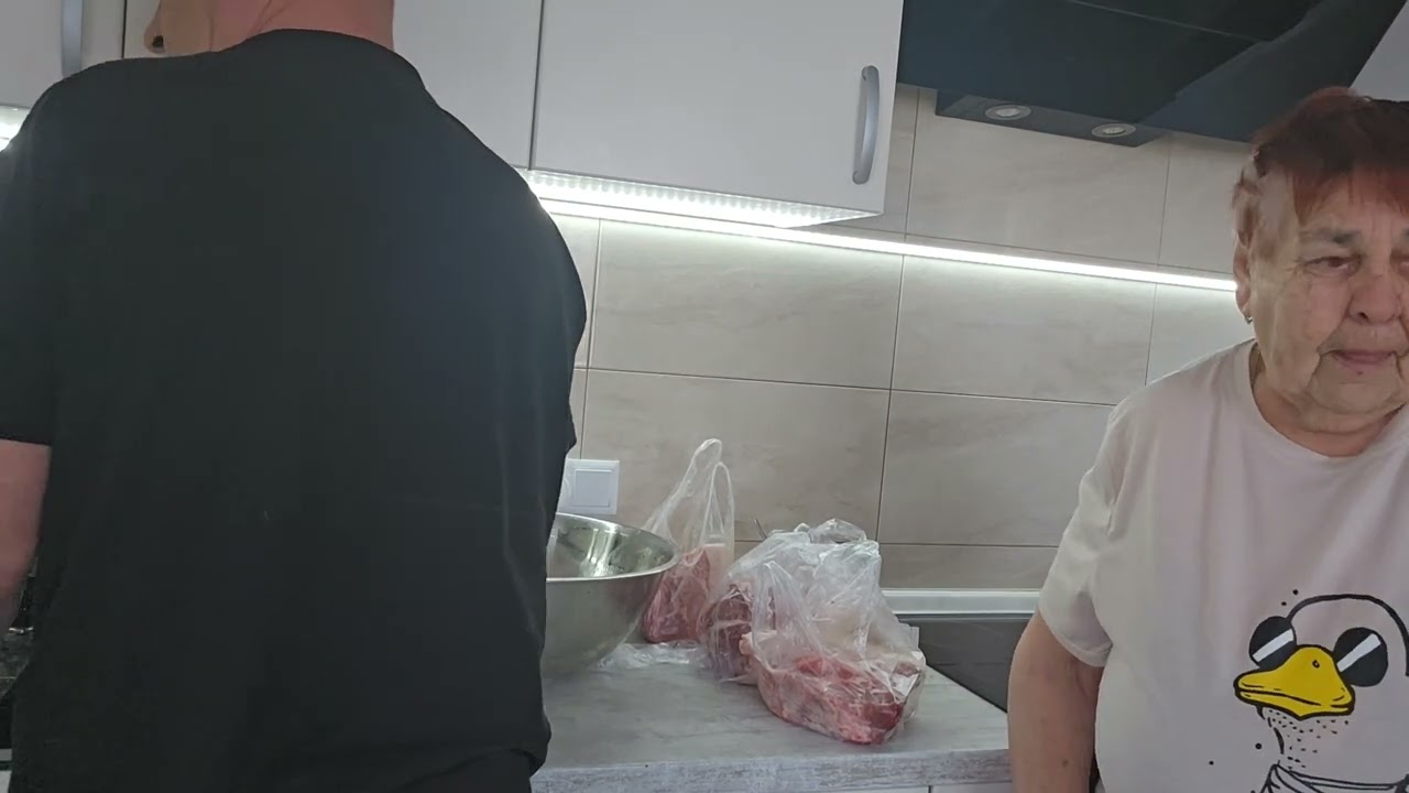 Купили маме понравился холодец и котлетки!