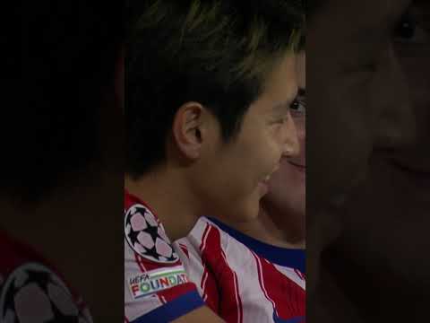 Álex Baena with a little surprise for Lee Kang-in on the Atlético Madrid bench 😅