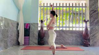 Stretch & Energize | 01-Min Total Body Wake-Up Flow