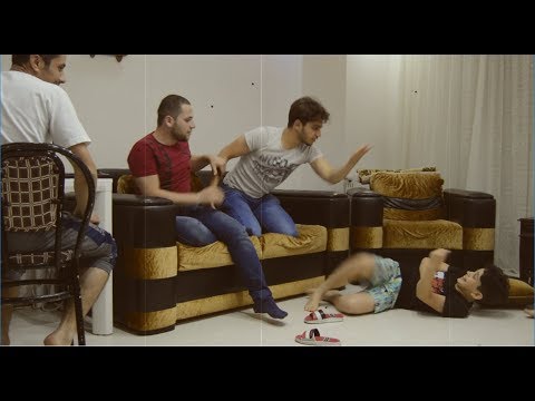 اقوى واخطر مقلب في يوتيوبر مشهور  !!! عصب علينا وضربنا