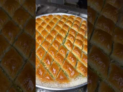 #reklam Odun Ateşinde Pişmiş Antep Mekik Baklava 900₺ #antep #baklava #shortsviral #viralshort #yt