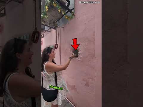 The girl rang the bell… but instead of a face, a strange hand reached out!
