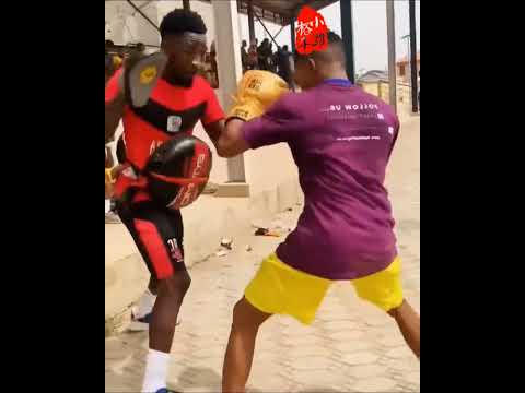 拳击对练#格斗 #自由搏击 #体育精神 #搏击男孩 #打靶训练