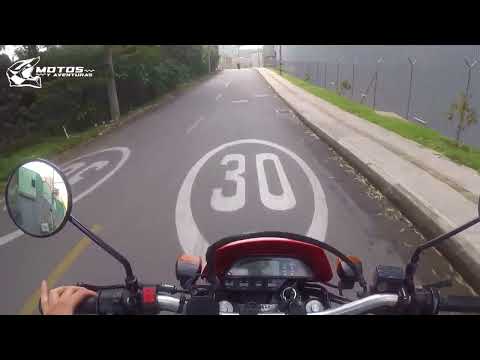 Manejar o arrancar moto en subida