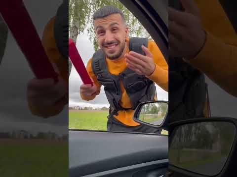 Opa fährt 1km/h auf Autobahn😱😂 #shorts #comedy