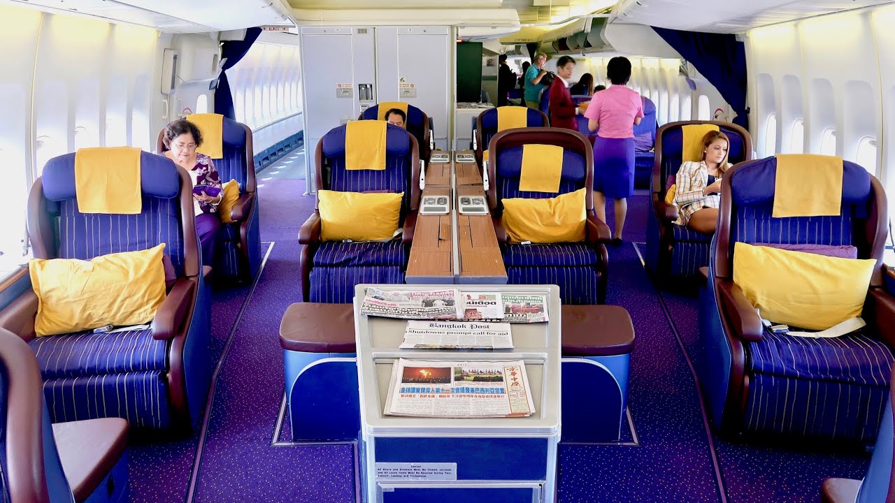 Thai Airways Boeing 747 from Phuket to Bangkok: upgrade to (vintage) First Class