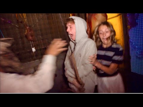 HAUNTED HOUSE WALKTHROUGH WITH MY LITTLE SISTER!