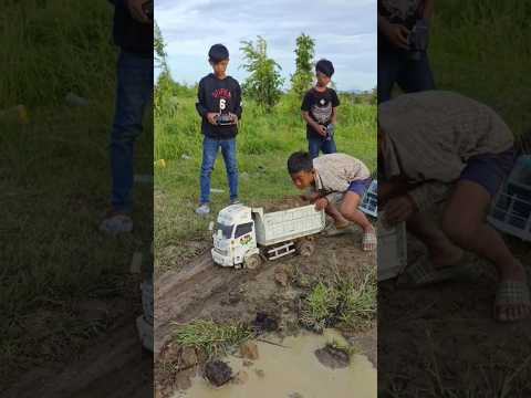 Remote Truck Gets Bogged Down – Watch the Fix! #shortvideo #shopee #automobile #rctoys #rc #viral