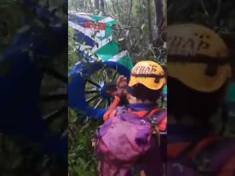 Detik-detik Tim SAR Temukan Bangkai Helikopter Hilang