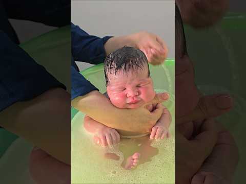 #baby #newborn #relaxingbath