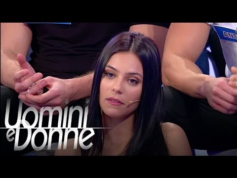 Uomini e Donne, Trono Classico - Le ragazze contro Alessia: " è grezza"