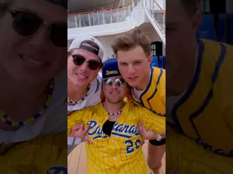 Love a good mini music video on the boat! #Shortsfeed#cruise#Bananalandatsea