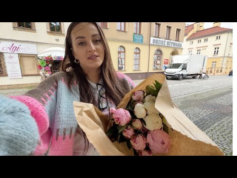 SEZONOWA KUCHNIA – ROBIĘ PYRY Z GZIKIEM I CIASTO Z TRUSKAWKAMI 🍓 (PRZEPIS)