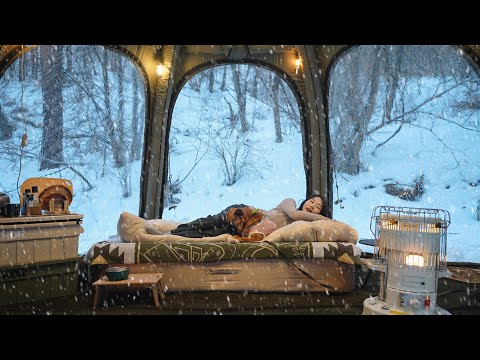 하루 종일 오는 눈❄️. 눈 폭풍속에서 궁전같은 초호화 파노라마뷰 에어텐트 캠핑 / 4륜바이크 운전하기 / 김치우동에 백화수복 어떤데 / 용골 송어와캠핑