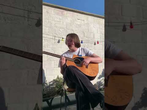 Little acoustic version of ‘Dumb’! Who wants a full version?💜