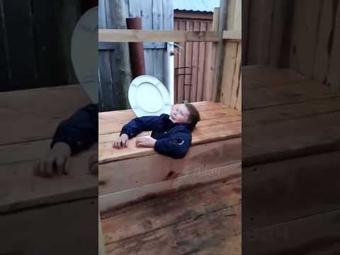 Сынок застрял в туалете #shorts