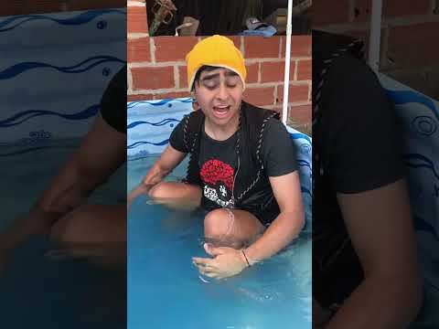Cuando la tía no nos deja meter a la pileta