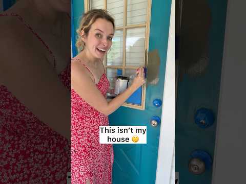 This isn’t my house, but I painted the front door. 🎨 🤫