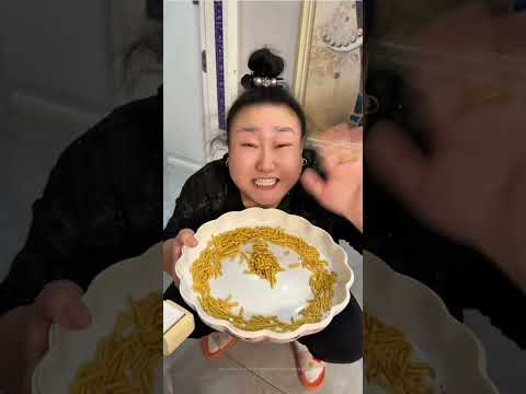 कुरकुरे छीन लिया 🤤😂/ carriage house wooden artist #shorts #funny