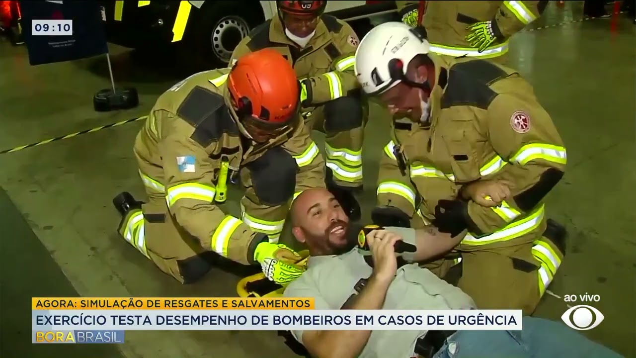 Simulação de resgate: exercício testa desempenho de bombeiros em caso de urgência