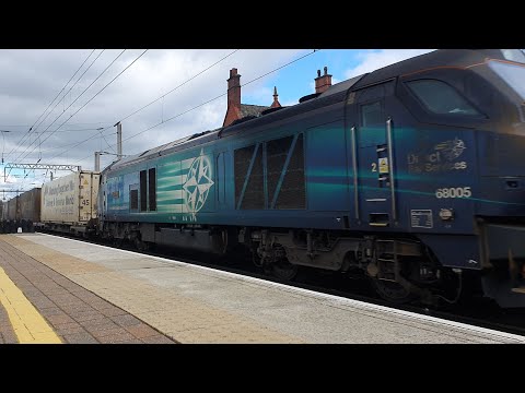 Class 68 No. 68005 'Defiant' passes Wigan North Western at speed!