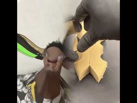 Cuando tu hermanito utiliza tu dinero😂