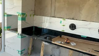 Churrasqueira e cozinha toda planejada no revestimento 