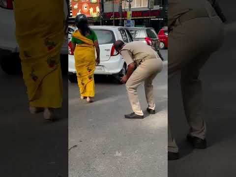 ചേച്ചിയാണ് ഹീറോ..🔥 സ്കൂട്ടർ ഒതുക്കിയിട്ട് ജീവൻ രക്ഷിക്കാൻ ചാടിയിറങ്ങിയ ചേച്ചി തന്നെയാണ് ഹീറോ..🔥.