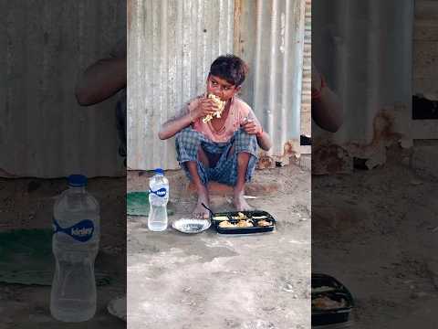 छोटे भाई को बहुत भूख लगी थी 😭#humanity #respect #help #trending #youtubeshorts #sad