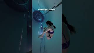 relaxing or scary? w/ alessia.zecchini 🫣 #freediving #breathwork #underwater #swimming