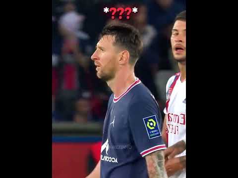 When Messi <strong>Gets</strong> Subbed 😳