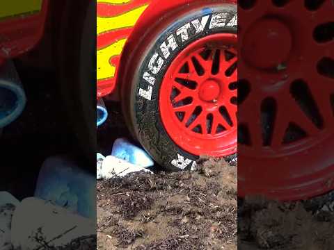 Coche rojo atrapado en el barro | Patrulla Canina al rescate #shorts