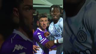 KOLAROV-CAM 💺 Le reazioni in Fiorentina-Inter e le indicazioni di Chivu dalla tribuna 🫵