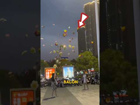 Banyak Balon Beterbangan ada apa ya? 🤔