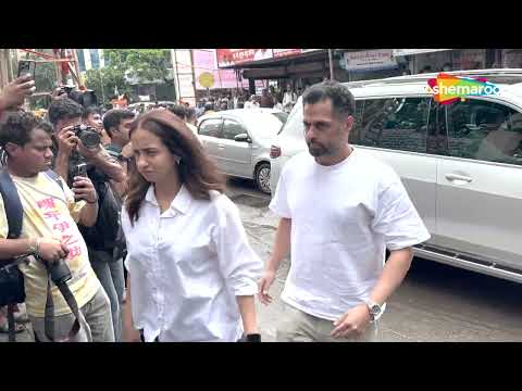 Malaika Arora, Sohail Khan, Arbaaz Khan, Kim Sharma At Crematorium For Malaika's Father Funeral