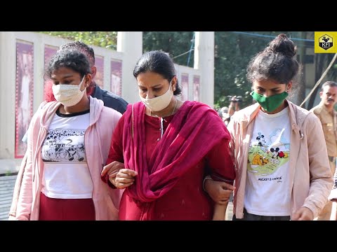 ಅಮ್ಮನ ಕೈ ಹಿಡಿದು ಮನೆಗೆ ಕರೆದುಕೊಂಡ ಹೋದ ಮಕ್ಕಳು | Puneeth Rajkumar Daughters Dhriti & Vanditha | Ashwini