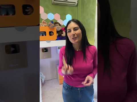 OGNI GIORNO REGALO DEI SOLDI A MIO FRATELLO SOLO PER DIMOSTRARE A TUTTI CHE E' PROPRIO UNO ST.......