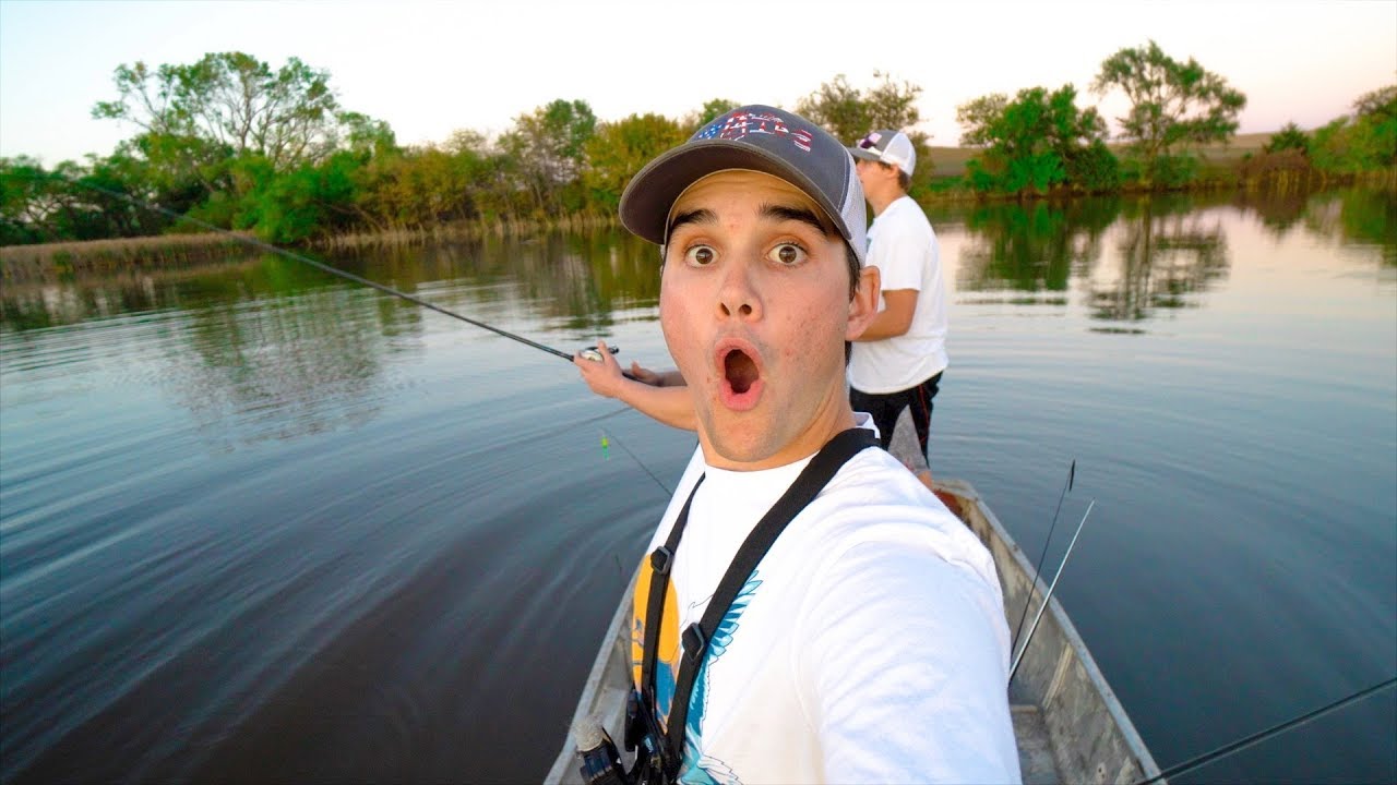 I HOOKED MYSELF - Pond Hopping for Fall Bass FAIL