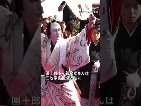 Ichikawa Danjuro fait vibrer le tapis rouge de Venise en costume de Kabuki