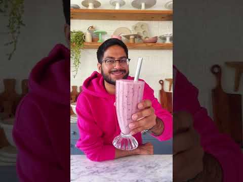 EASY BANANA BERRY SMOOTHIE | HOW TO MAKE HEALTHY BREAKFAST SMOOTHIE AT HOME #shorts