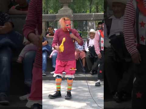 Pikolin vende el pollo 🤣🤡 #comedia #chistes #shorts