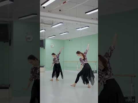 《陪我长大》镜面版教学来啦～#dou来跳舞 #零基础学舞蹈 #母亲节 抖音小助手