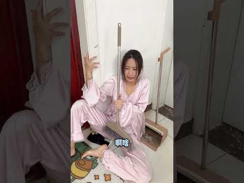 在猫眼贴恐怖图片假装阿飘来敲门，吓得女友瘫倒在地！#funny #搞笑 #高能段子手 #整蛊 #comedy