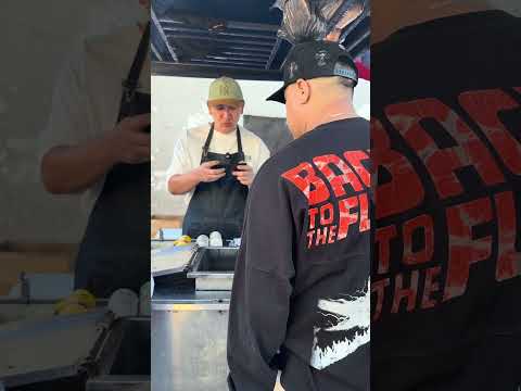 Vendiendo choris en Sivar!